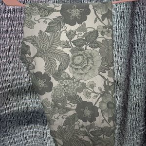 Lularoe Leggings TC2 - gray & white floral